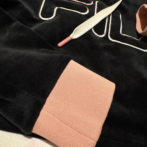 FILA Girls' short plush fabric hooded sports style - Picture 5 of 8